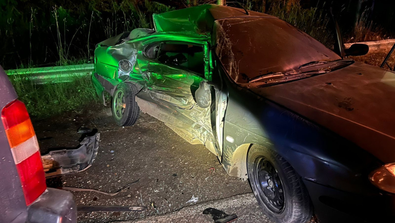 El conductor del Ranault Megane que sufrió el choque lateral murió en el acto según informaron Bomberos Voluntarios de San Martín de los Andes que trabajaron en el lugar. El conductor del Ranault Megane que sufrió el choque lateral murió en el acto según informaron Bomberos Voluntarios de San Martín de los Andes que trabajaron en el lugar.