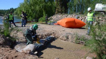 La empresa Oldelval y fuerzas de seguridad participaron del simulacro. La empresa Oldelval y fuerzas de seguridad participaron del simulacro.