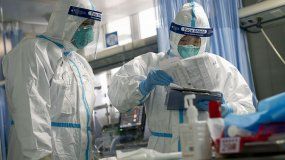 Virólogo jefe de Wuhan niega que el coronavirus haya salido de un laboratorio chino
