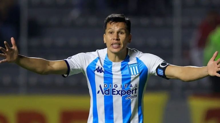 Leonardo Sigali con la camiseta de Racing Leonardo Sigali con la camiseta de Racing