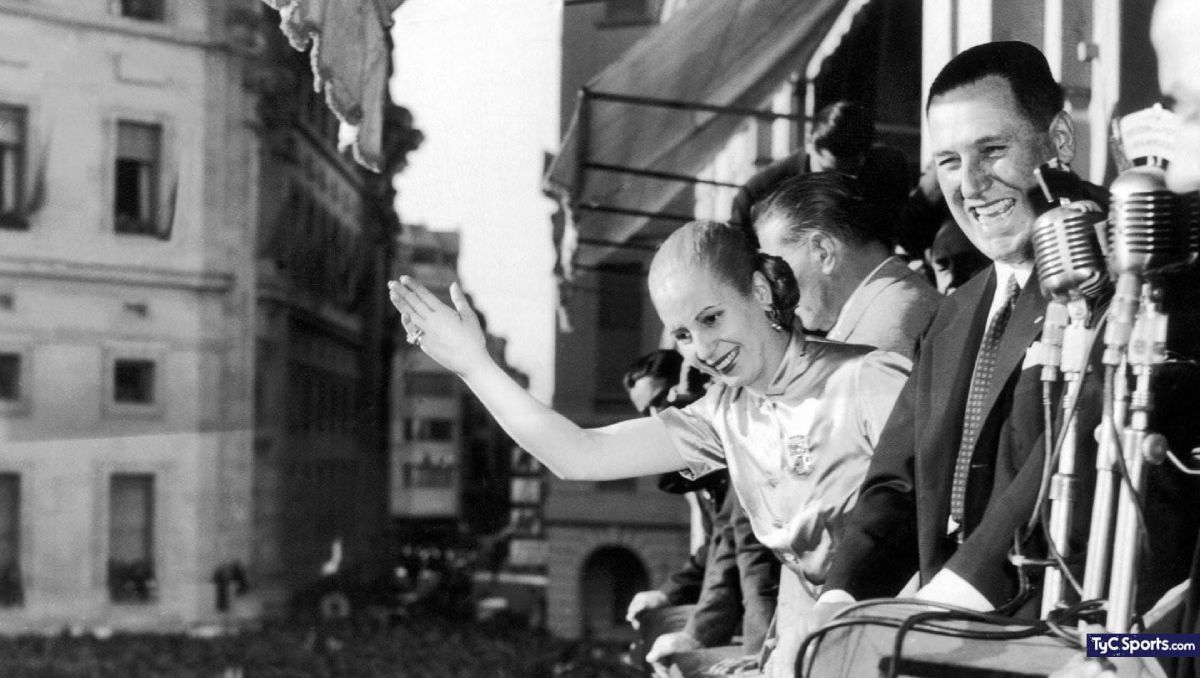 Juan Domingo Perón habló a los más de 300 mil seguidores desde la Casa Rosada. Ese 17 de octubre se considera el Día de la Lealtad Peronista y el origen del peronismo. Foto: LMNeuquén.