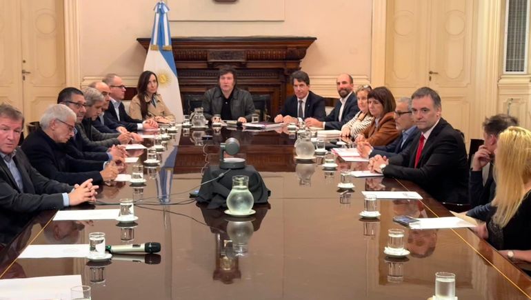 Javier Milei volvió a la Argentina y encabezó un encuentro por el conflicto en Medio Oriente