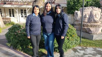 Micaela, Berta y Laura, las tres primeras choferes de colectivo de Trelew. Micaela, Berta y Laura, las tres primeras choferes de colectivo de Trelew.