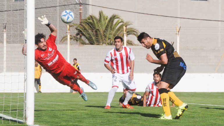 El último enfrentamiento entre ambos fue con victoria para los chubutenses por 2 a 1