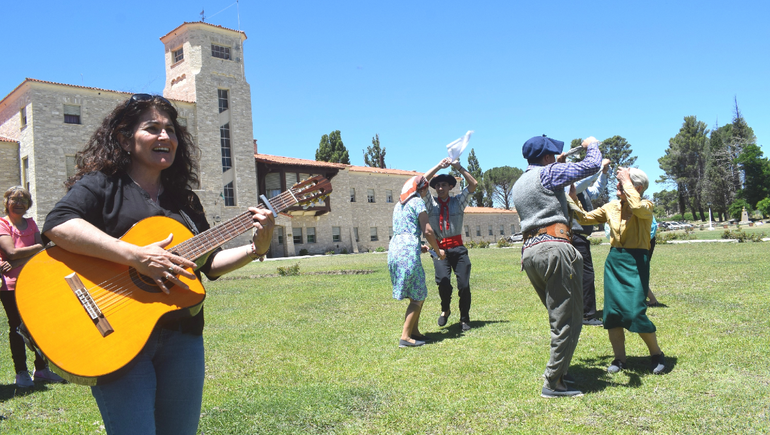 Integración desde la cultura: el arte de la cueca en el centro neuquino