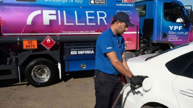 YPF presentó un servicio para cargar nafta a domicilio
