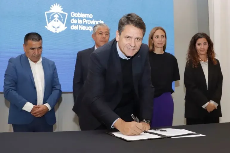 Gaido firmó el acuerdo con la provincia.