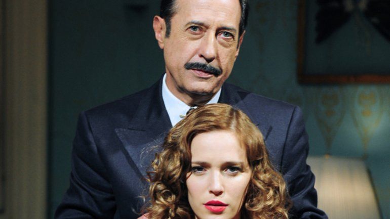Francella interpretará a un doctor que busca escapar de un peligroso amor: Mary (Lopilato). Ellos terminarán encontrándose por obra del destino.