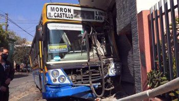 robo colectivo con pistola de juguete y luego lo choco robo colectivo con pistola de juguete y luego lo choco