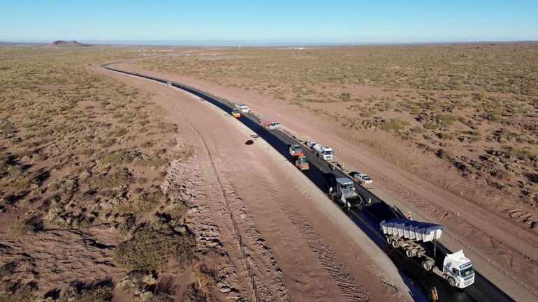 Así avanza el asfalto en la ruta que acortará 100 kilómetros hasta el norte neuquino