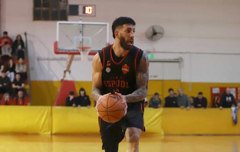 Volcadas, triples kilométricos y Centro Español como puntero invicto en el Pre Federal