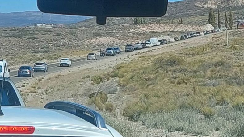 El siniestro provocó demoras en el tránsito durante este fin de semana largo. | LM Neuquen El siniestro provocó demoras en el tránsito durante este fin de semana largo.