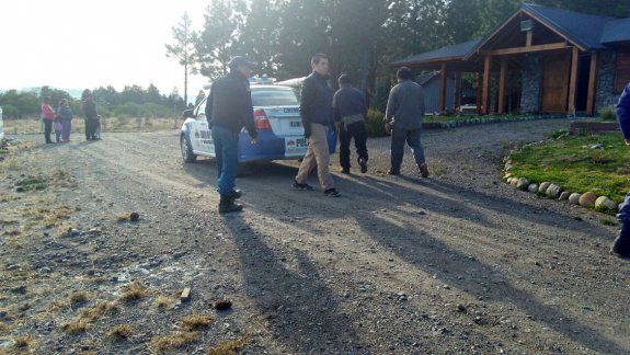Le rompieron las paredes y el suelo buscando dinero