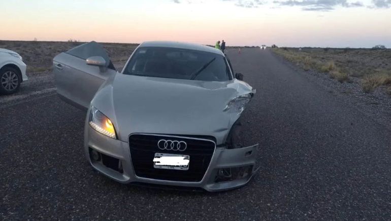 El auto Audi que era conducido por un cipoleño, que habría resultado herido. El impacto fue contra un Gol, de manera semi frontal. 