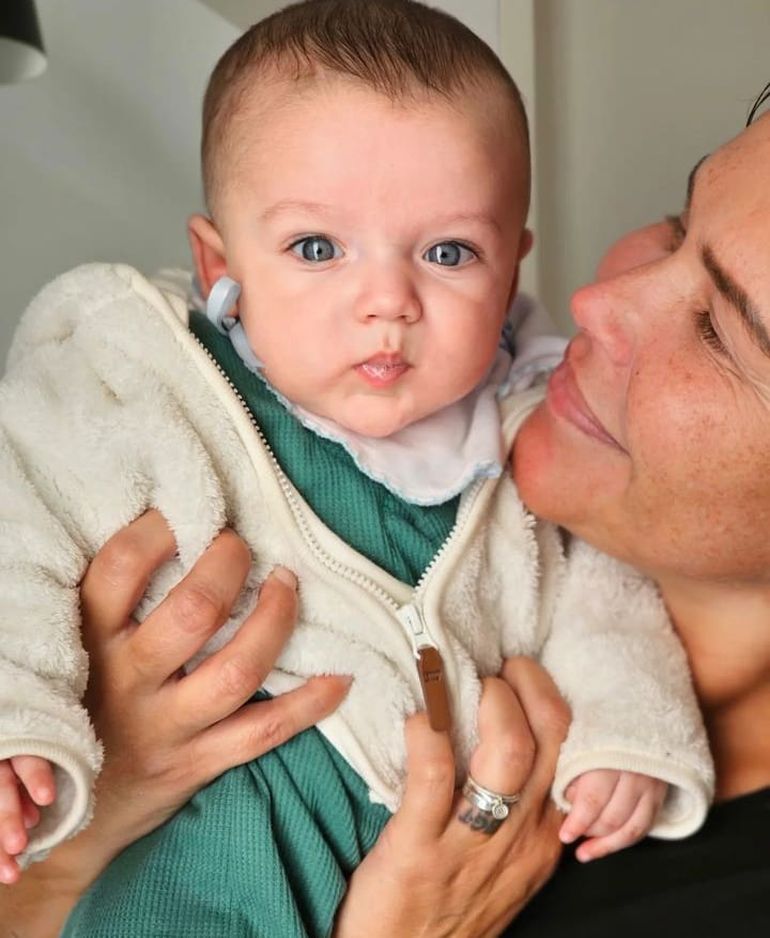 Nazarena está enamorada de su nieto Salvador. Nazarena está enamorada de su nieto Salvador.