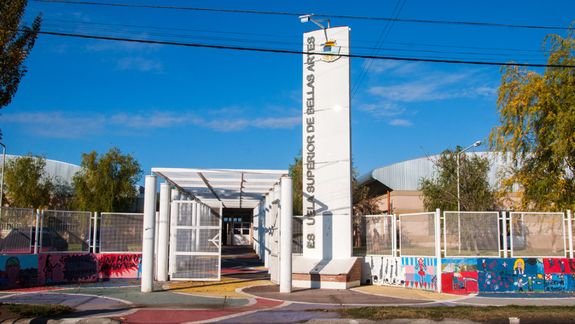 Denuncian ola de robos en el estacionamiento de la Escuela de Bellas Artes