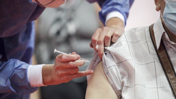 Neuquén: apuran la vacunación a la población mayor a 65 años