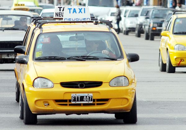 Rosario: proponen taxis con publicidad para no aumentar la tarifa de viajes