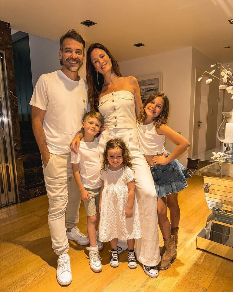 La familia de Paula Chaves y Pedro Alfonso. La familia de Paula Chaves y Pedro Alfonso.