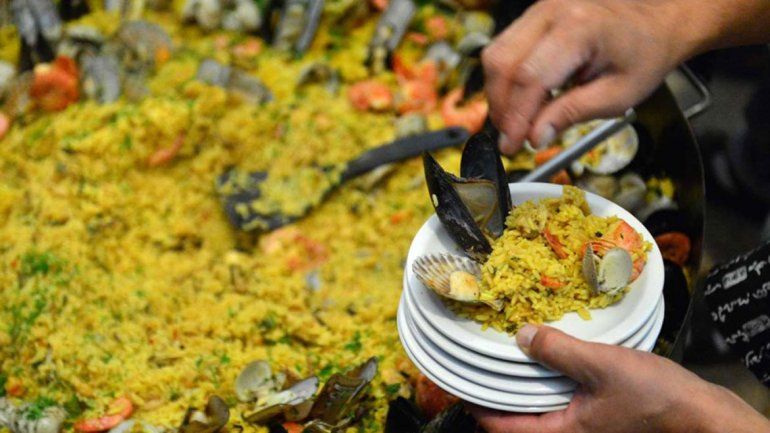 Las Grutas le pone el broche a la temporada con shows y gastronomía