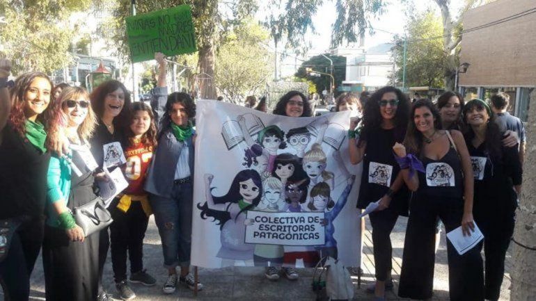 Escritoras patagónicas fueron distinguidas con el Premio Democracia