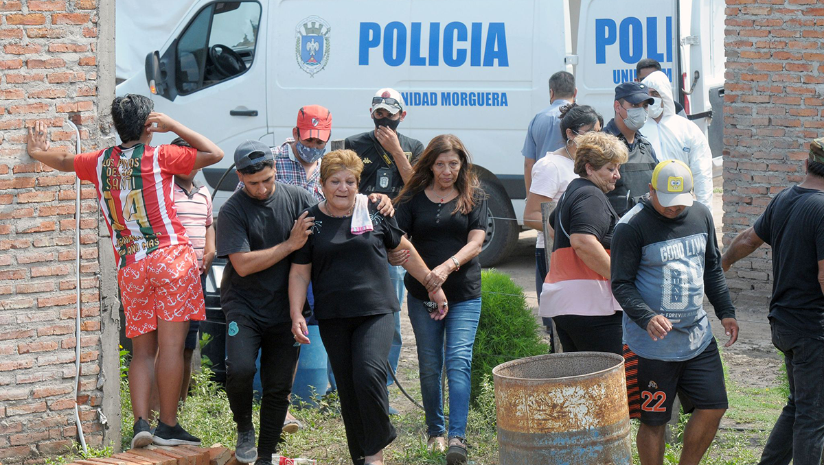 Asesinó a su mujer y a sus dos hijos