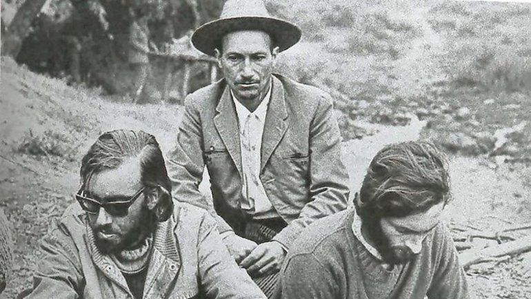 Nando Parrado, Roberto Canessa y el arriero que los vio y les salvó la vida.