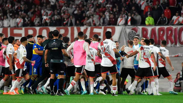 Dos jugadores fueron a la Justicia tras el escandaloso final del Superclásico