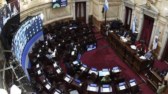 Avanza en el Senado un dictamen para ampliar licencias por maternidad y paternidad