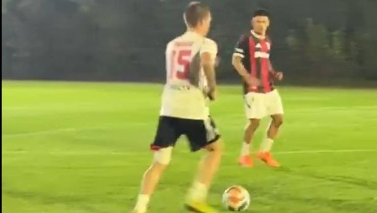 Dos figuras mundiales se mostraron jugando un picado con la camiseta de River e ilusionan a los hinchas