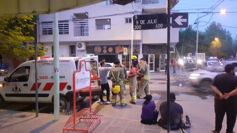 Video: se incendió una tradicional rotisería de Cipolletti