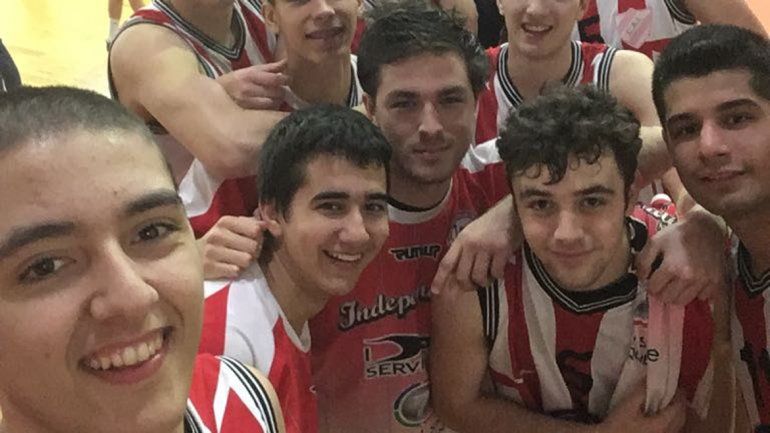 El festejo de los pibes de Independiente.