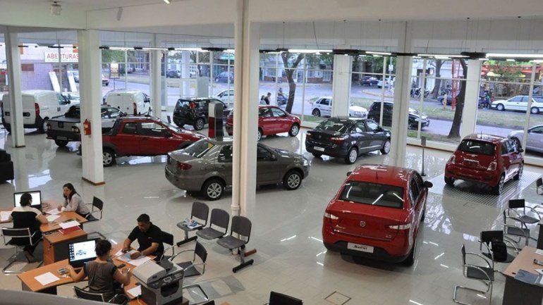 El patentamiento de autos 0 km cayó 25,5% en el año