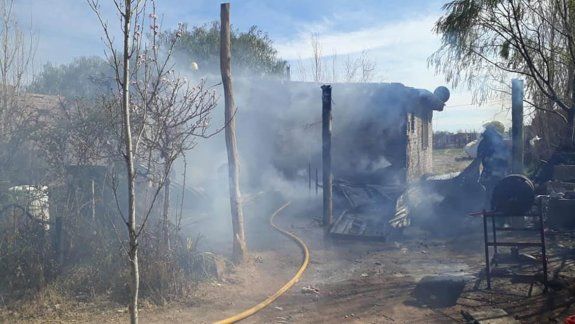 Se incendiaba su casa y entró para rescatar a su familia