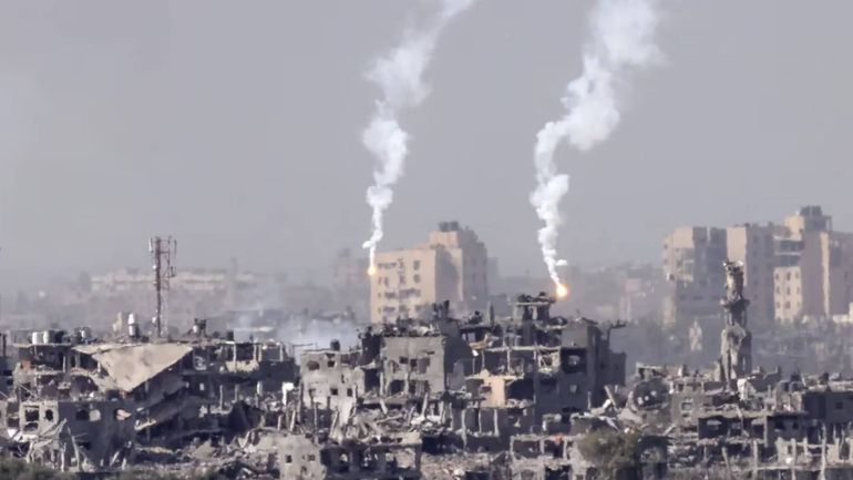 Israel y Hamas se acusas mutuamente de violar el cese al fuego. Se vio columnas de humo en la Franja de Gaza.