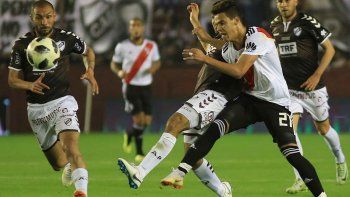 con dos penales, river le gano 2 a 0 a platense y se metio en cuartos