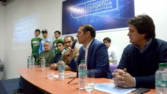 El gobernador Gutiérrez presentó el plan para reformar Ciudad Deportiva. Lo acompañaron el ministro Gaido y el secretario de Deportes, Luis Sánchez.