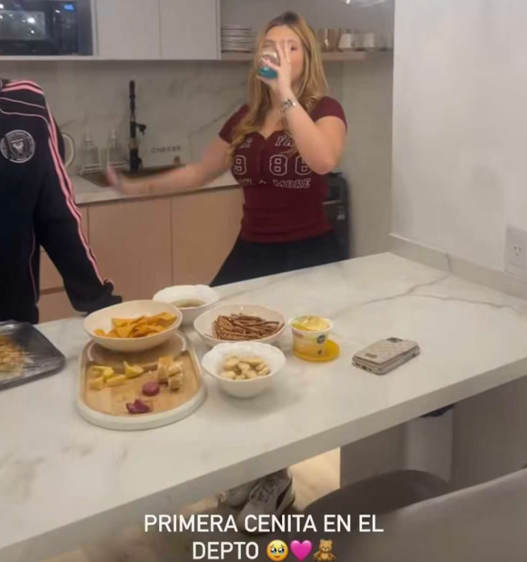 Julieta Poggio recibió a amigos y familiares para estrenar su departamento. Julieta Poggio recibió a amigos y familiares para estrenar su departamento.