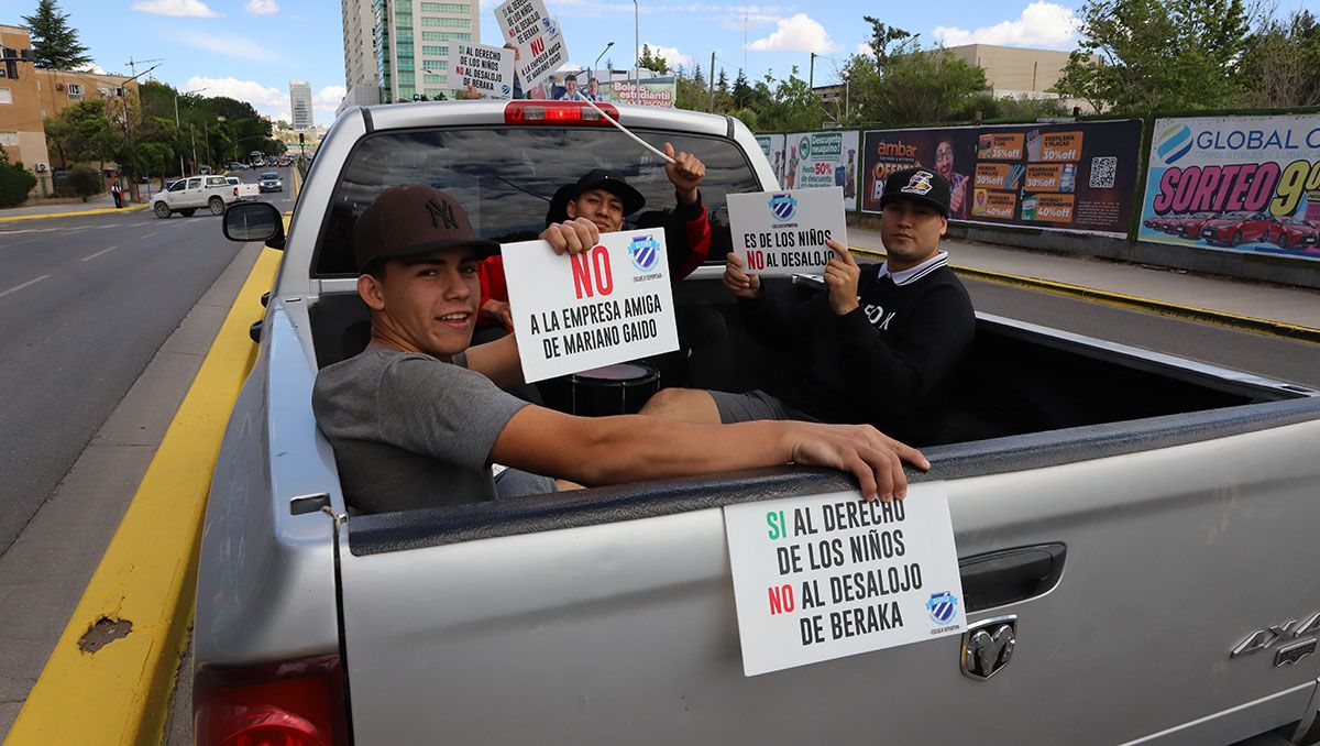 Caravana de reclamo: la Escuela Deportiva Beraka exige la devolución total del predio otorgado