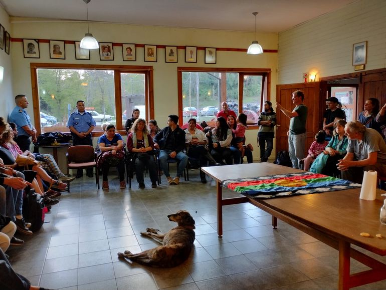 En La Angostura, los mapuches armaron una mesa por la paz