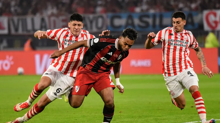 Borja sigue sin poder convertir en River.