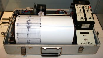 Extorsionaba a ingenieros para usar los equipos de sismología
