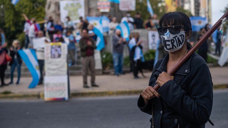 Protestas con epicentro en el Obelisco contra las nuevas restricciones