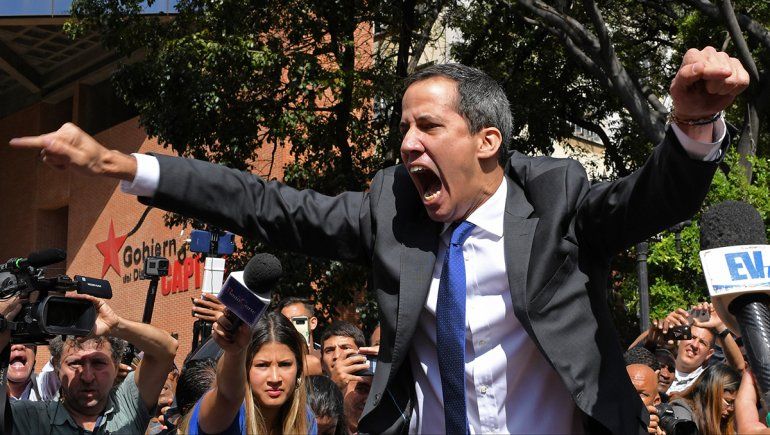 Tras incidentes con las fuerzas de seguridad,  Guaidó pudo ingresar a la Asamblea Nacional