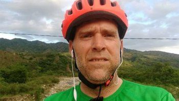 Prendieron-fuego-a-un-ciclista-mientras-circulaba-por-una-ruta.jpg