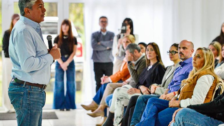 Rolando Figureoa durante un encuentro en San Martín de los Andes con referentes de Nuevo Compromiso Neuquino. Rolando Figureoa durante un encuentro en San Martín de los Andes con referentes de Nuevo Compromiso Neuquino.