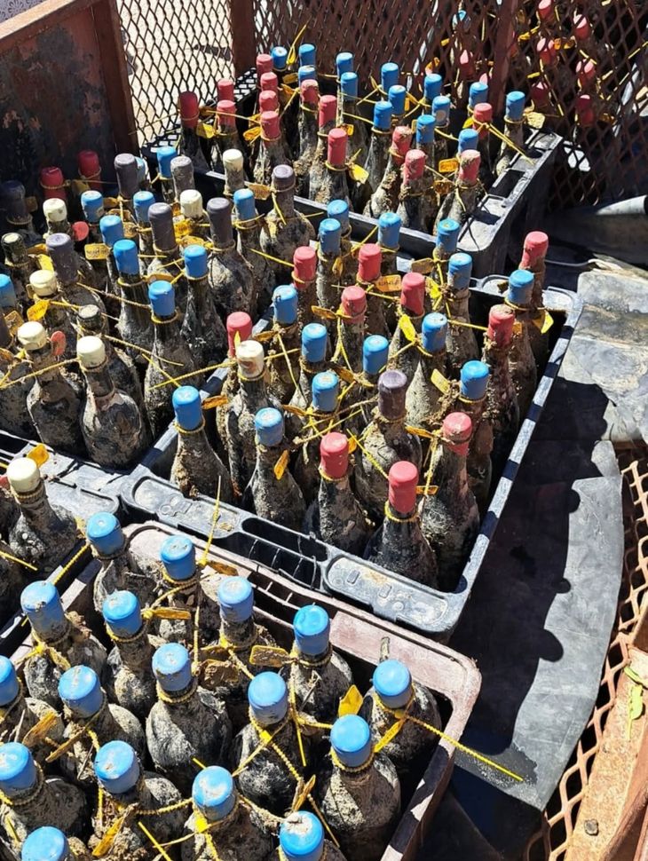 El tesoro de Las Grutas: 20 bodegas rionegrinas crían sus vinos a 10 metros de profundidad. El tesoro de Las Grutas: 20 bodegas rionegrinas crían sus vinos a 10 metros de profundidad.