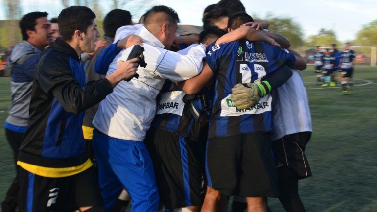 Rincón volvió a sufrir por penales e irá por su quinto título en tres años.