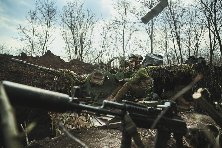 Mientras tanto, la guerra continúa cobrándose víctimas ante los nuevos ataques de las tropas rusas en Ucrania. Mientras tanto, la guerra continúa cobrándose víctimas ante los nuevos ataques de las tropas rusas en Ucrania.