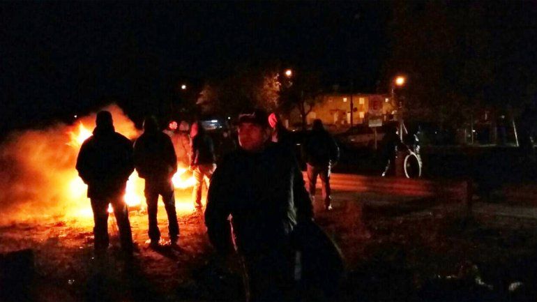 Trabajadores de la papelera Molarsa cortaron la Ruta 7